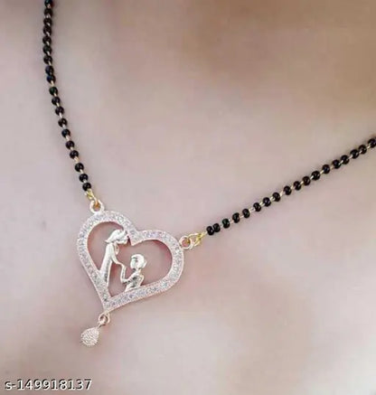 महिलाओं के लिए गोल्ड प्लेटेड मंगलसूत्र, पेंडेंट और 30 इंच व 18 इंच का मंगलसूत्र कॉम्बो पैक (कान की बाली सहित, 5 का पैक)