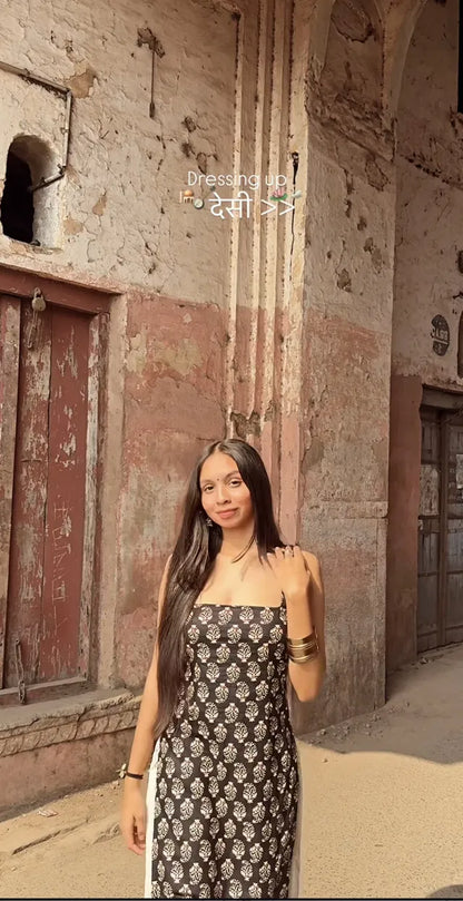 মহিলাদের প্রিন্টেড স্ট্রেইট স্লিভলেস কুর্তা